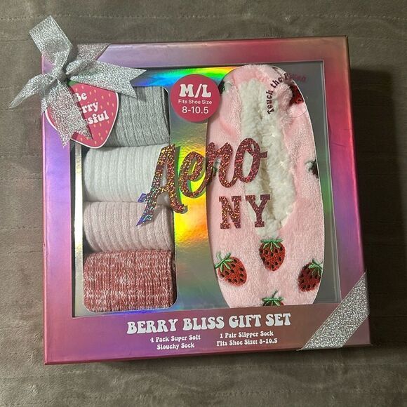 Aero Berry Bliss Pink Heather White 4 Pack Soft Slouchy Sock Slipper Gift Set